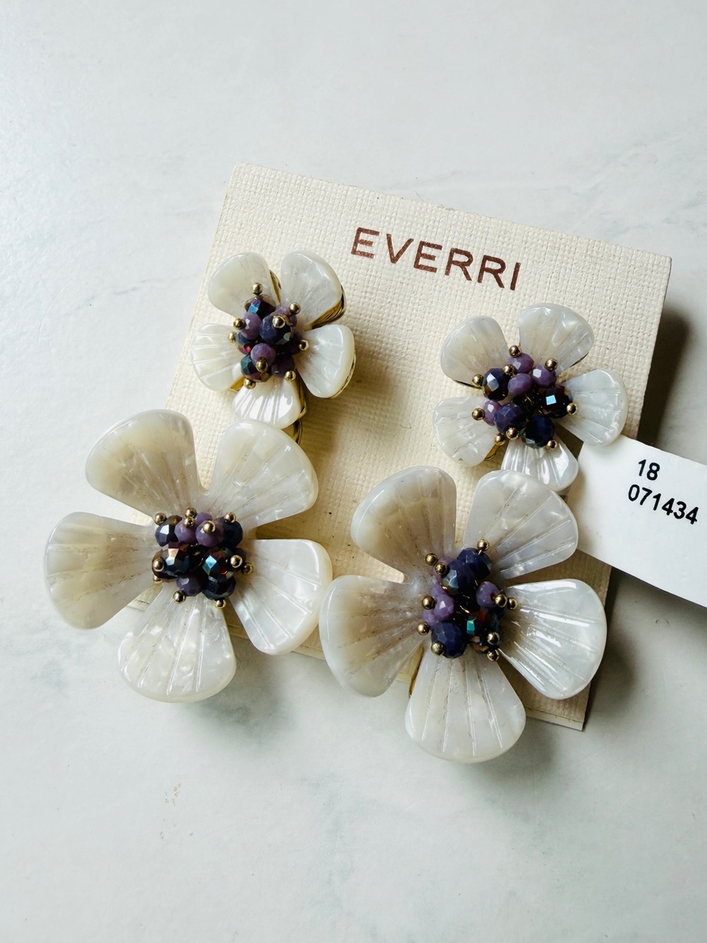 NWT Everri White Floral Statement Earrings